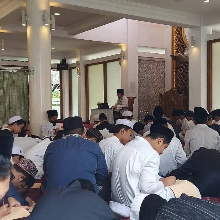 Jaga Tradisi Ramadan, Pesantren Al-Hamidiyah Gelar Ngaji Pasanan Kitab Kimiyaus Sa’adah