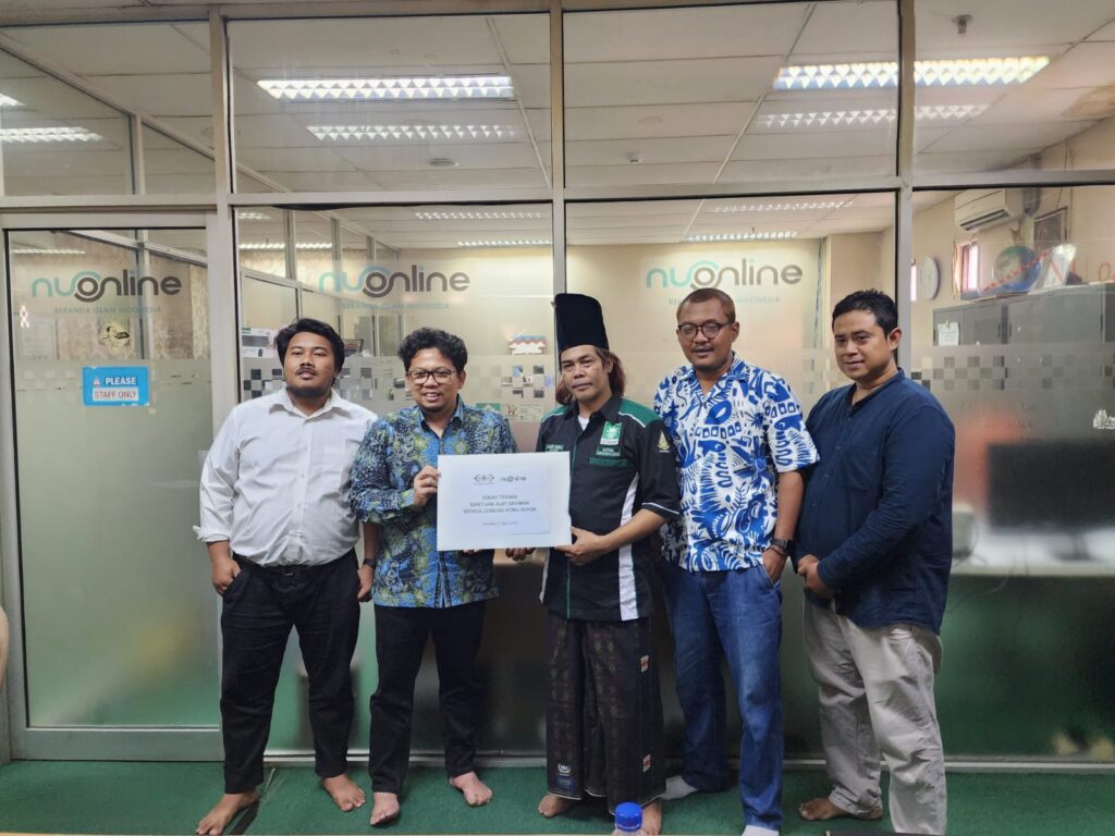 NU Online Serahkan Bantuan Alat Musik ke Lesbumi NU Kota Depok