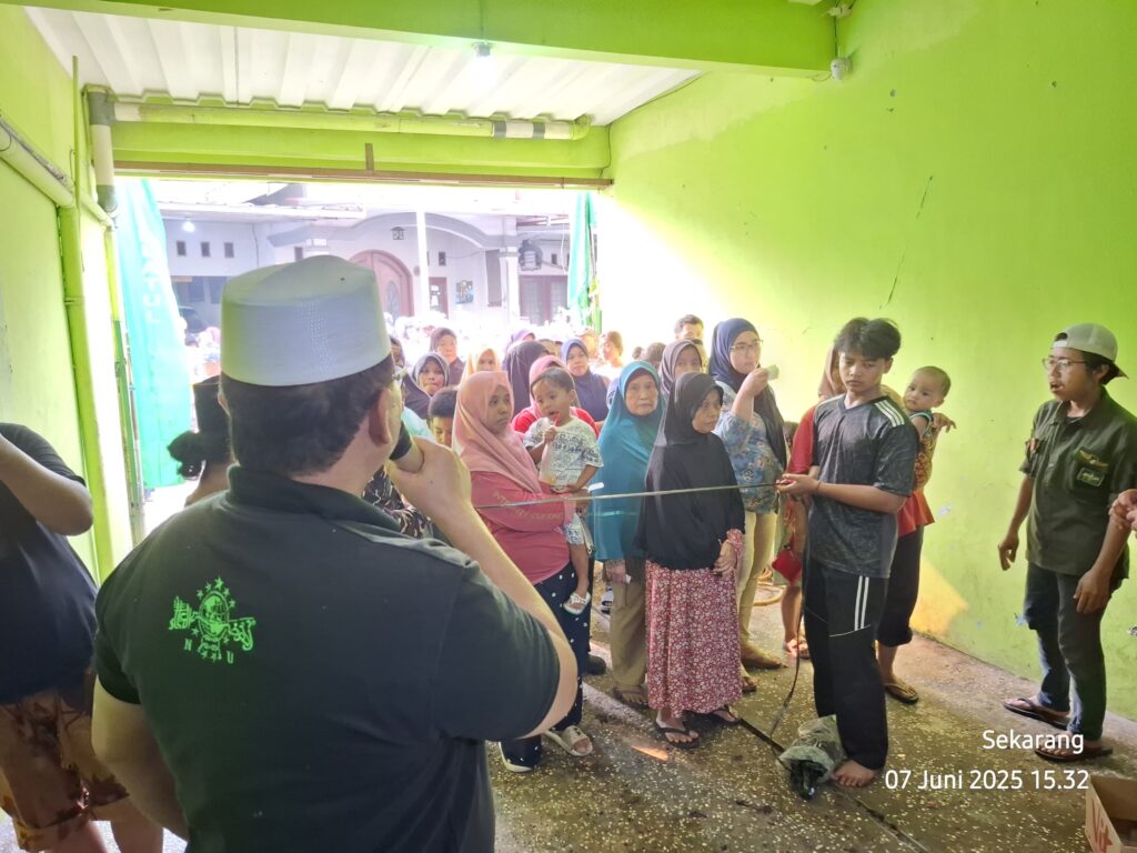 MWC NU Cinere Bersama LTM NU Depok Salurkan Ratusan Paket Daging Kurban kepada Masyarakat