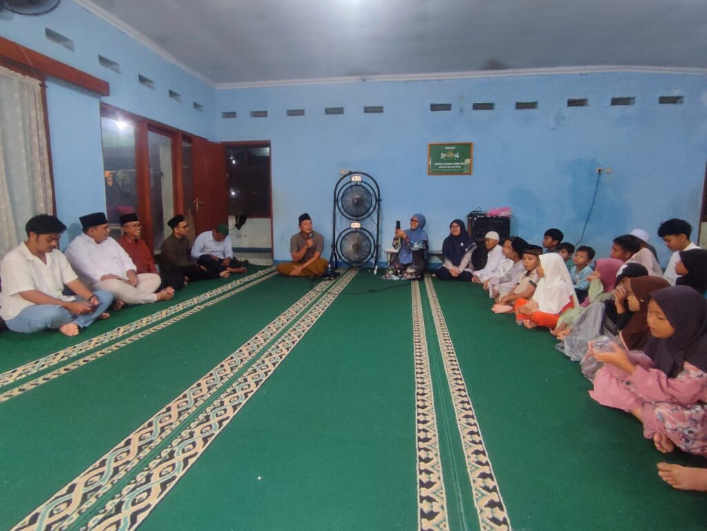 Santunan Alumni Universitas Indonesia Kepada Anak-Anak Yatim Dhuafa di Sekitar Kampus UI